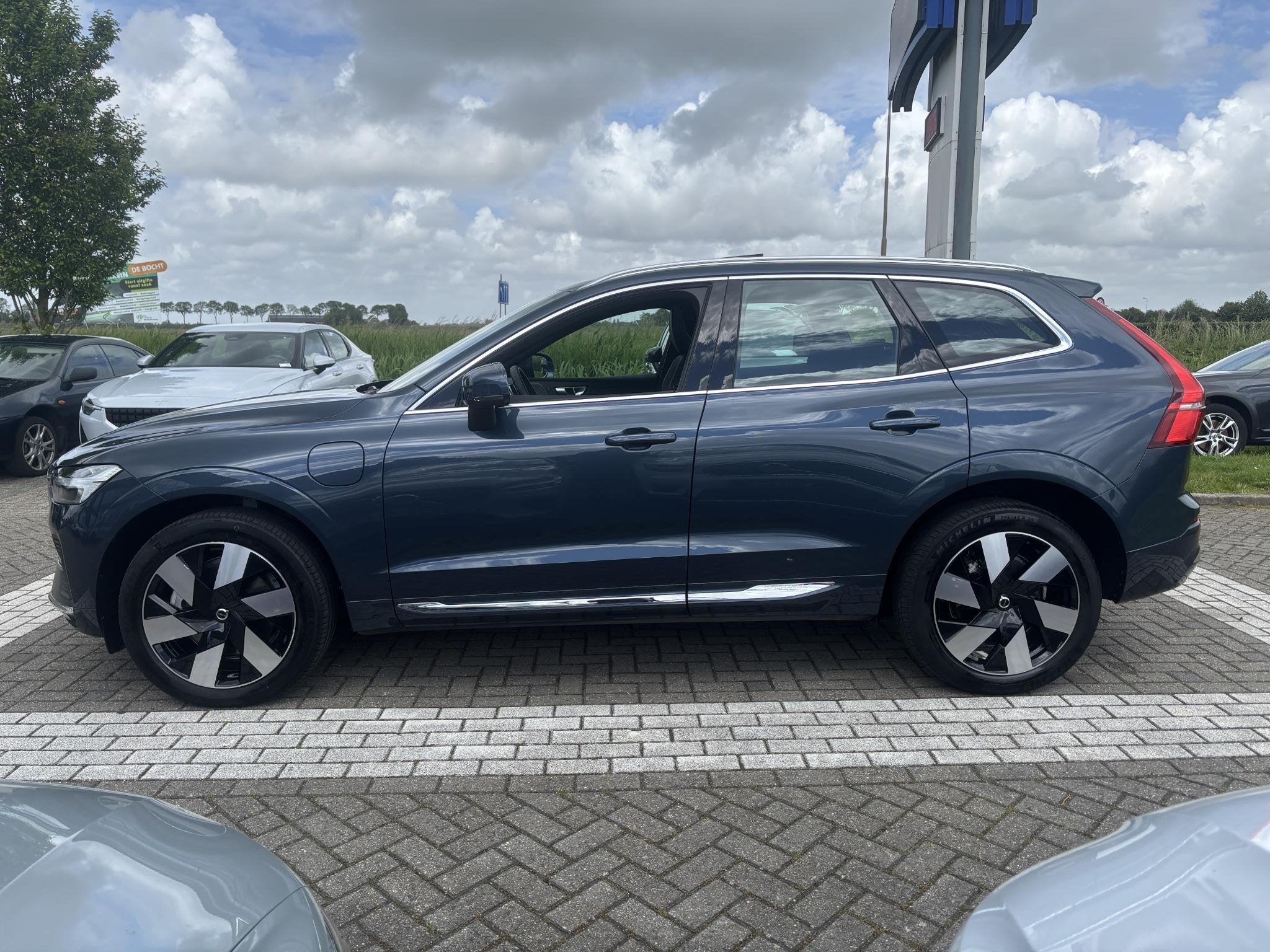 Volvo XC60 T6 Plug-in hybrid AWD Plus Bright | Panoramadak |, Auto's, Automaat, Gebruikt, Euro 6, 4 cilinders