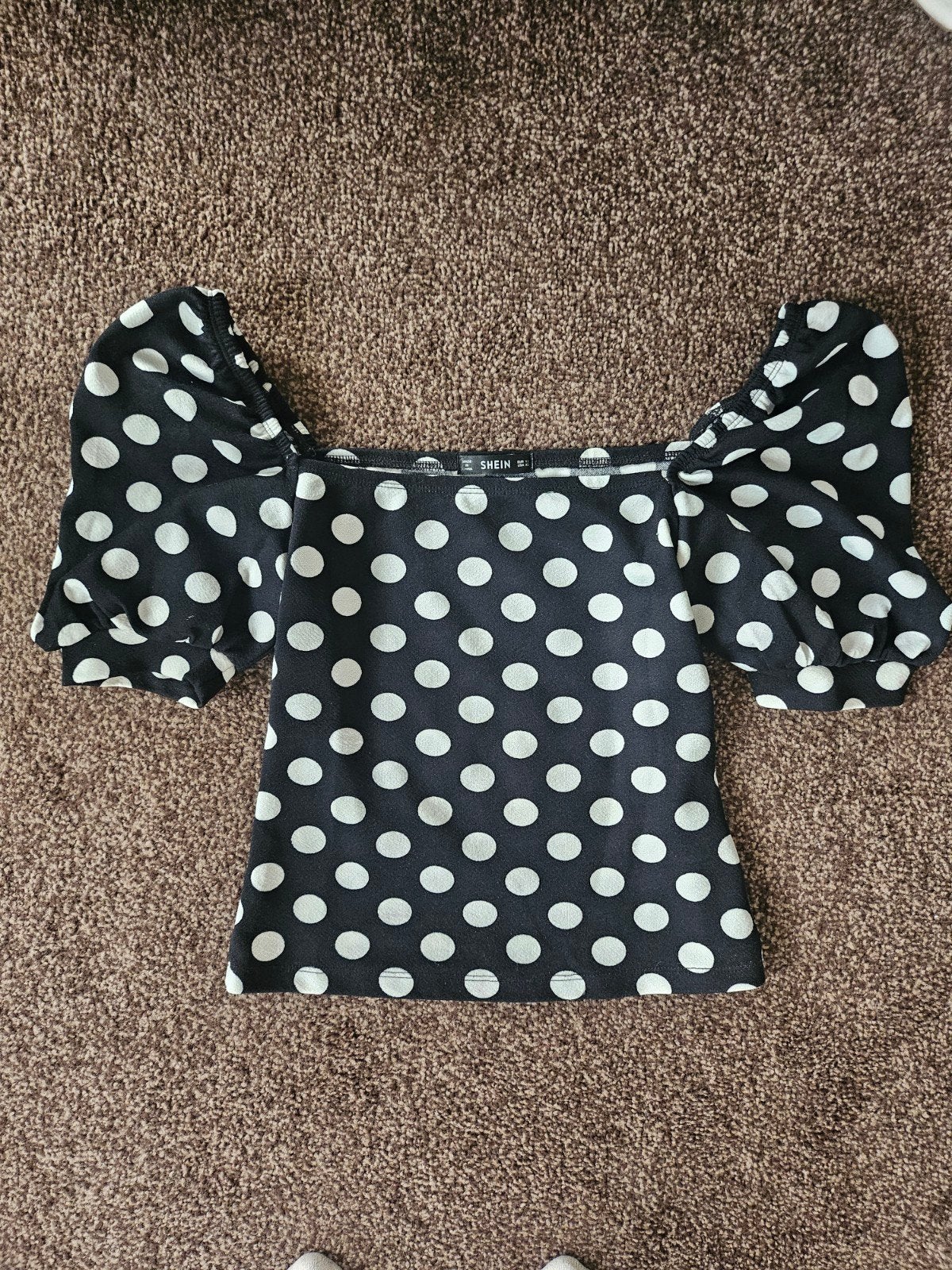 Zwart-witte polka dot top met pofmouwen - SHEIN, Zwart, Ophalen of Verzenden, Zo goed als nieuw, Korte mouw