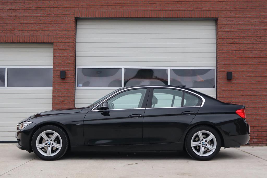 BMW 3-serie 320i 170pk EfficientDynamics Sport Edition Execu, Auto's, Gebruikt, Zwart, Origineel Nederlands, 19 km/l