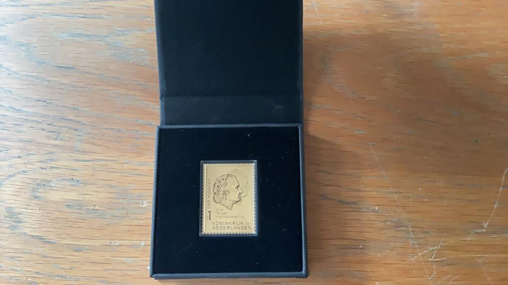 Gouden postzegel 75 jaar troonwisseling, Ophalen of Verzenden, Na 1940, Postfris
