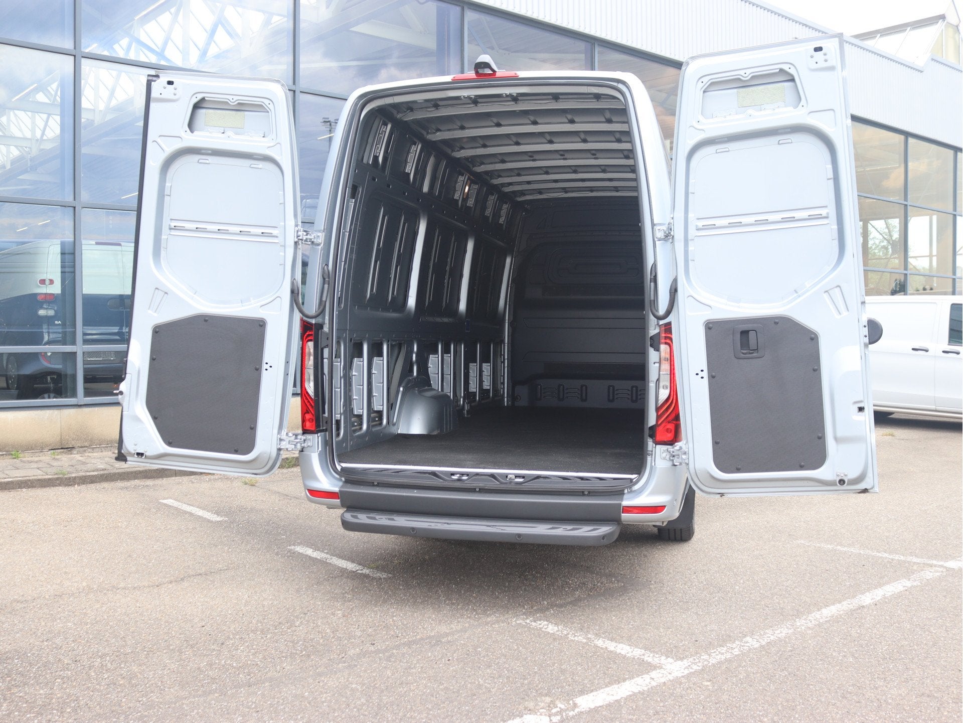 Mercedes-Benz Sprinter 319 CDI L4H2 | AIRCO/NAVI/DISTRONIC/C, Auto's, Automaat, Achterwielaandrijving, 2000 kg, Bedrijf