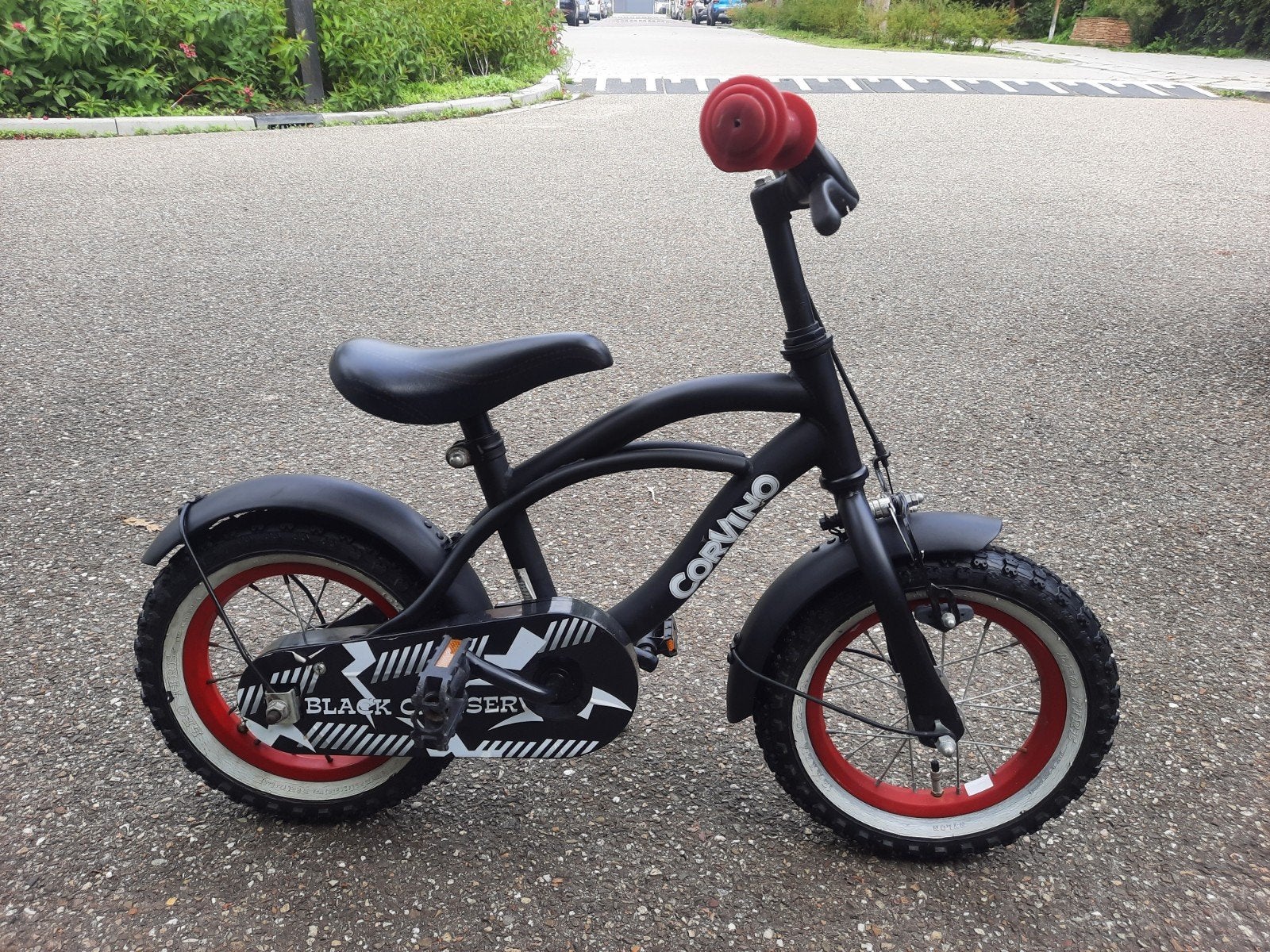 12,5 inch Kinderfiets Zwart (ZÉÉR NETTE STAAT !!!), Fietsen en Brommers, Ophalen, Zo goed als nieuw, Terugtraprem, Minder dan 16 inch