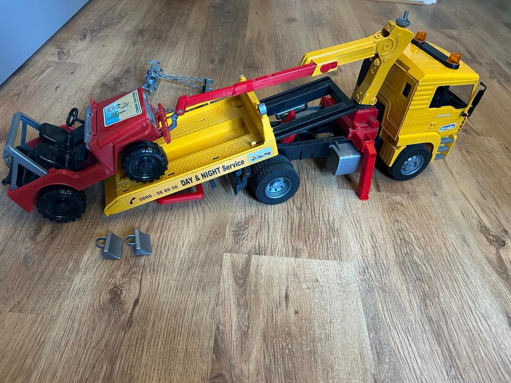 Bruder sleepwagen/takelwagen met auto en ophangsysteem, Ophalen, Zo goed als nieuw