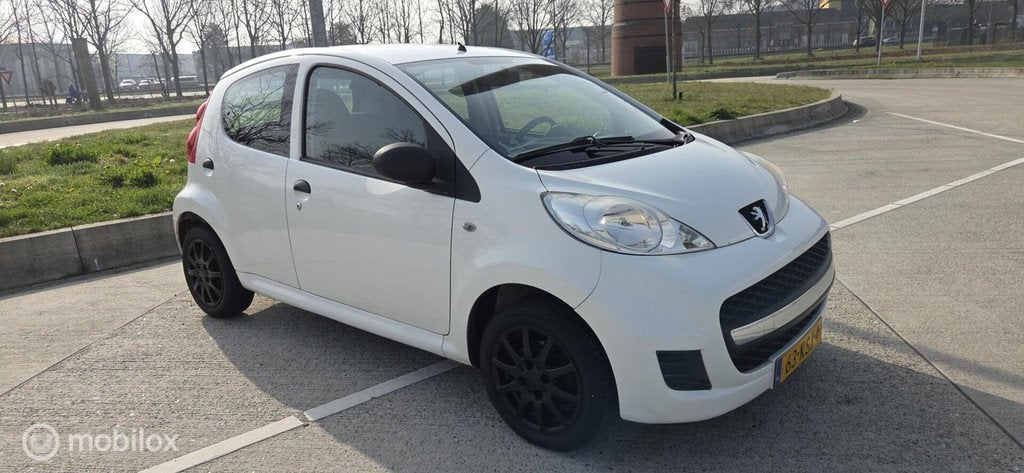 Peugeot 107 1.0-12V 5 deurts/lm-velgen/audio/etc, Voorwielaandrijving, Gebruikt, 4 stoelen, Origineel Nederlands