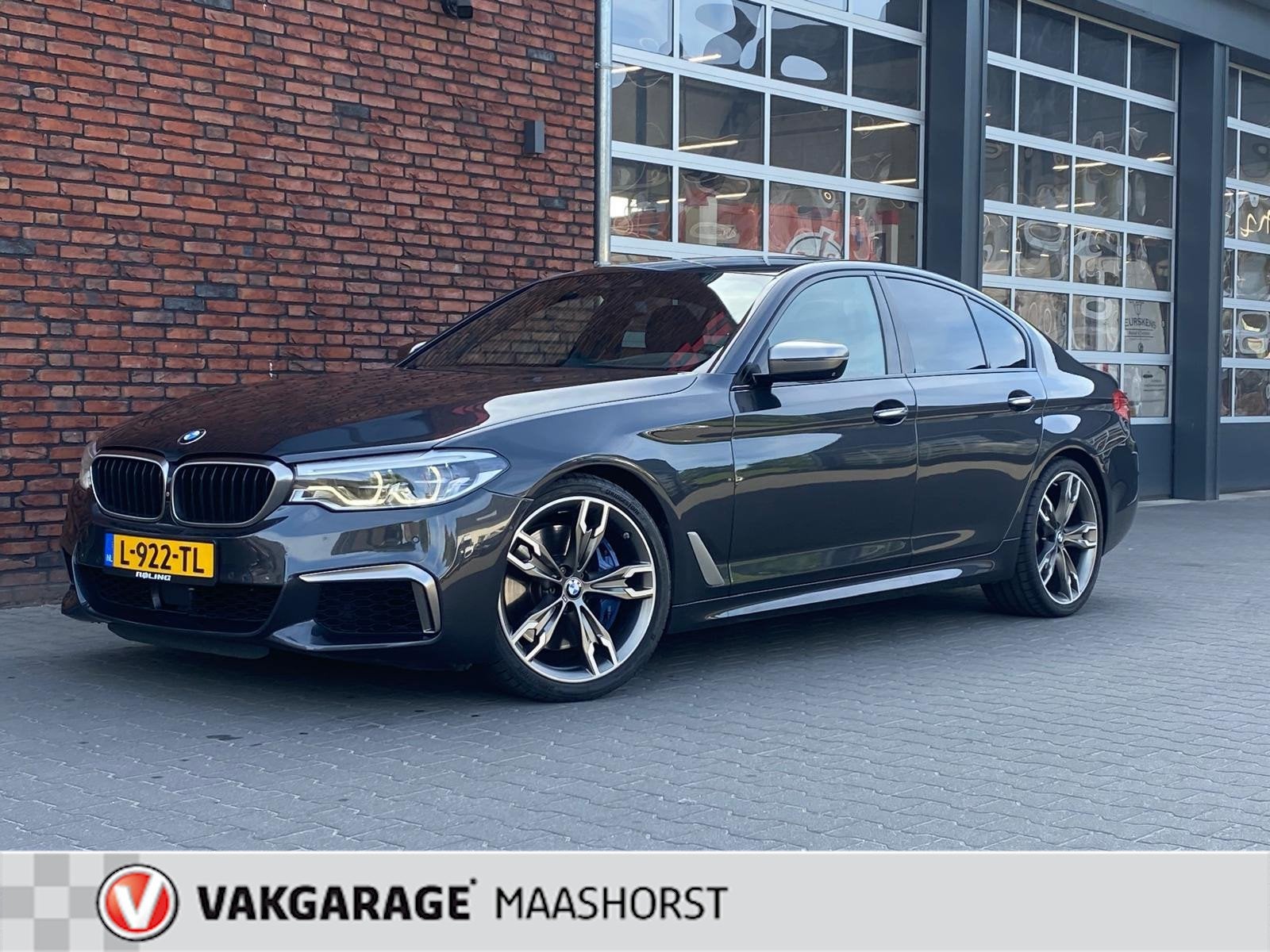 BMW 5-serie M550i xDrive High Executive/rondomzichtcamera/DA, Auto's, Automaat, Gebruikt, 2000 kg, 4395 cc