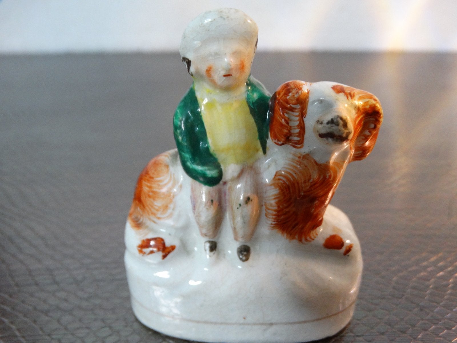 Antiek Staffordshire beeldje: Jongen op hond (1858), Ophalen of Verzenden