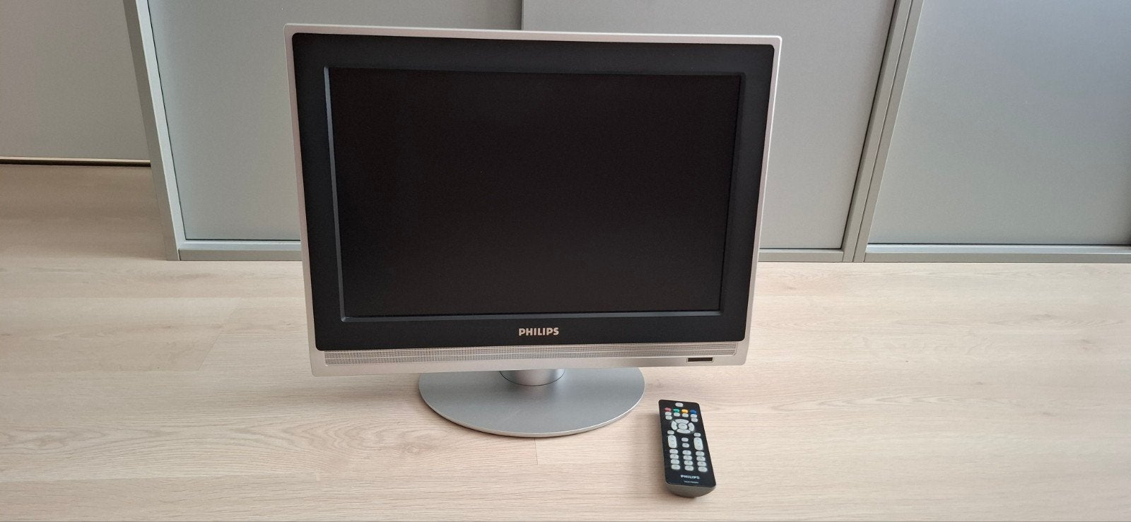 Kleine Philips tv 19 inch met afstandsbediening, Ophalen, Gebruikt, Philips