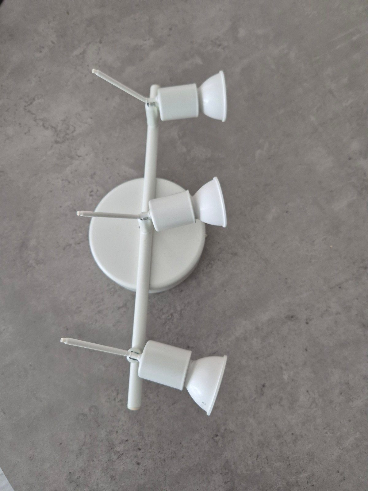 Zo goed als nieuwe plafondspot met 3 lampen - IKEA, Ophalen, Zo goed als nieuw, LED, Metaal