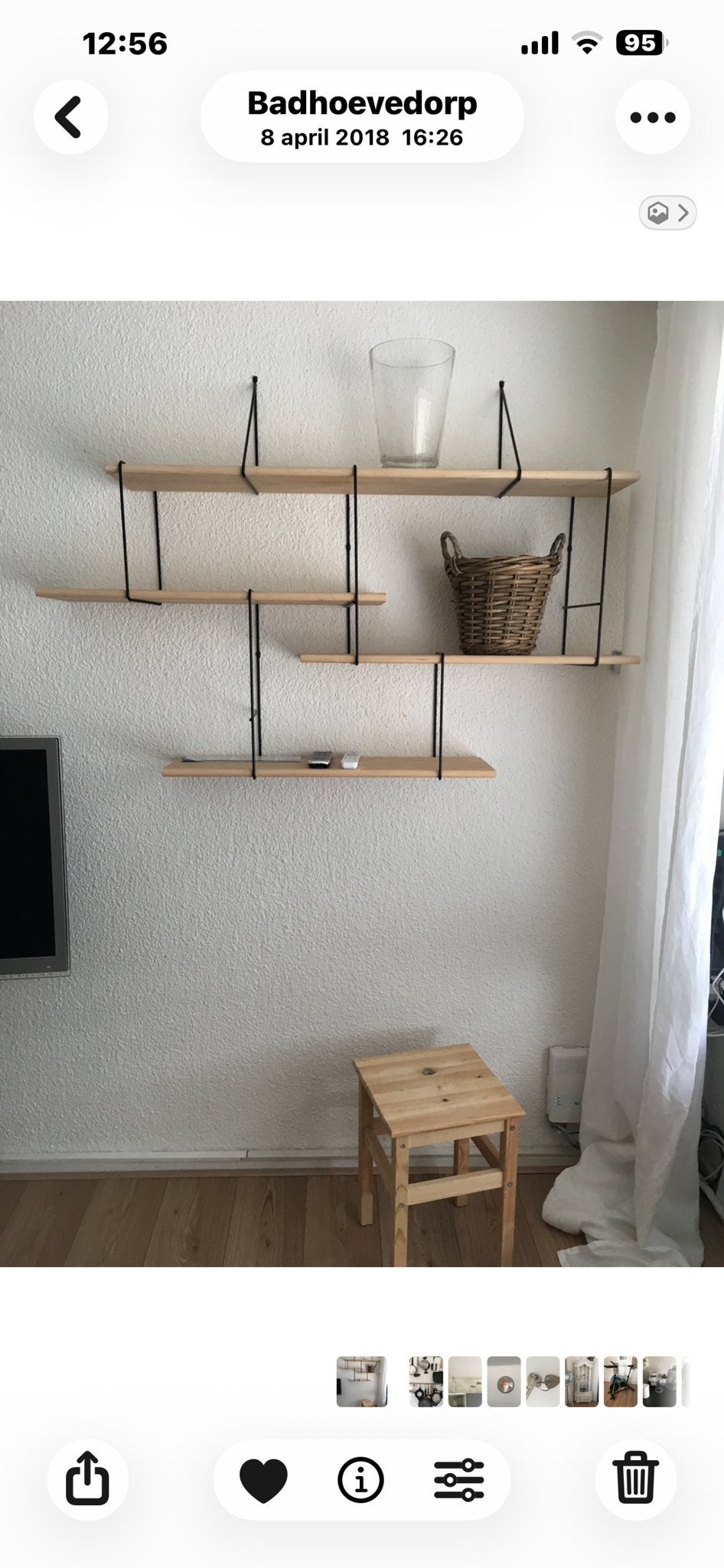 Houten wandplank met zwart metalen ophangsysteem, Ophalen of Verzenden, Zo goed als nieuw