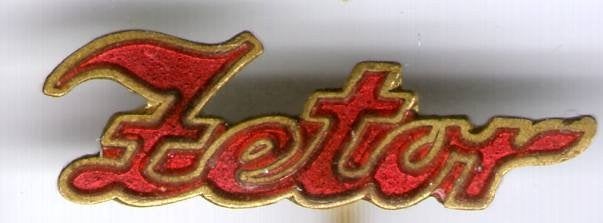 ZETOR rood email op koper tractor speldje ( E_194), Verzamelen, Ophalen of Verzenden, Zo goed als nieuw, Transport, Speldje of Pin