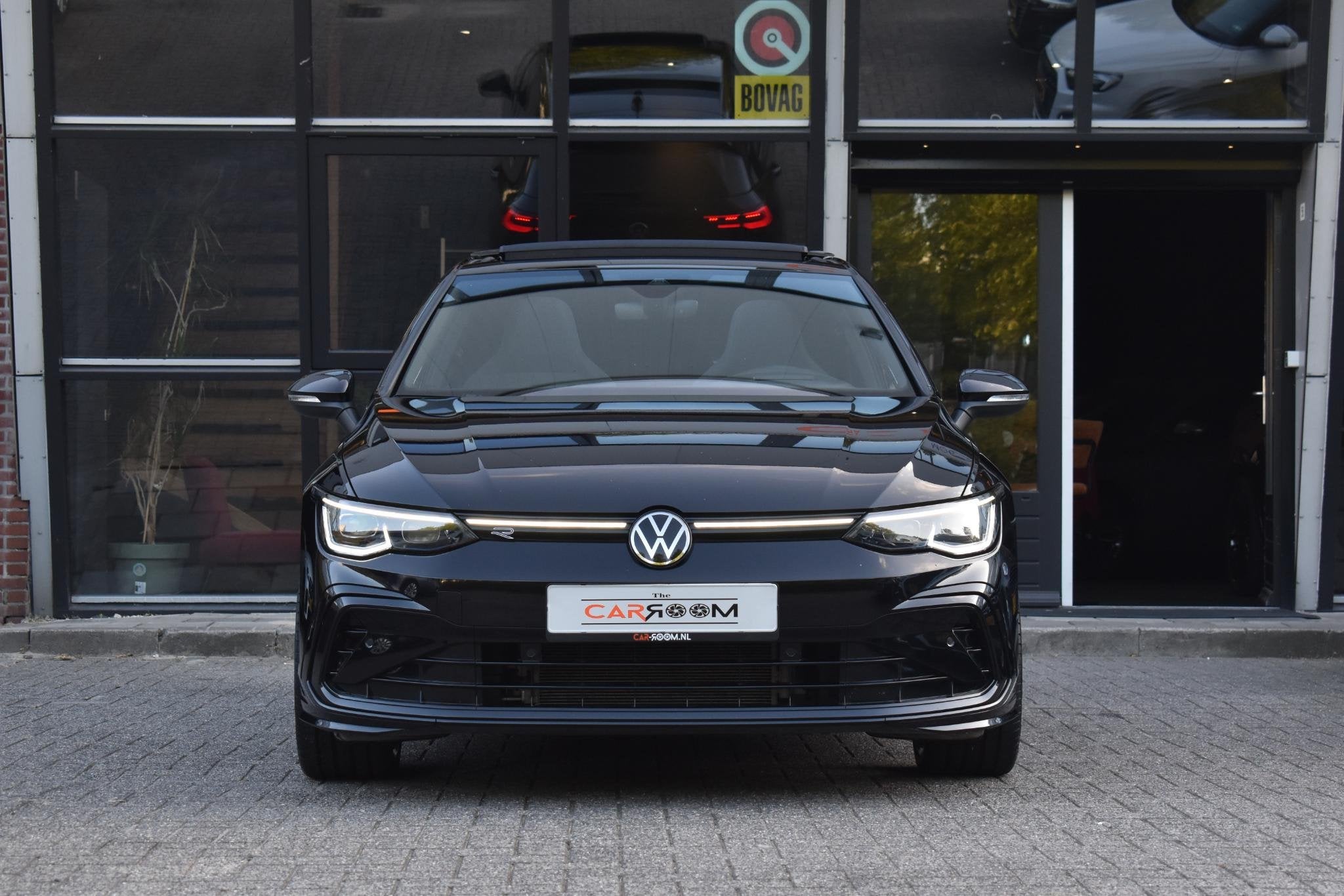 Volkswagen Golf 1.5 eTSI R-Line Pano HUD IQ H/K Lane Keyless, Auto's, Dealer onderhouden, Stof, 4 cilinders, Zwart