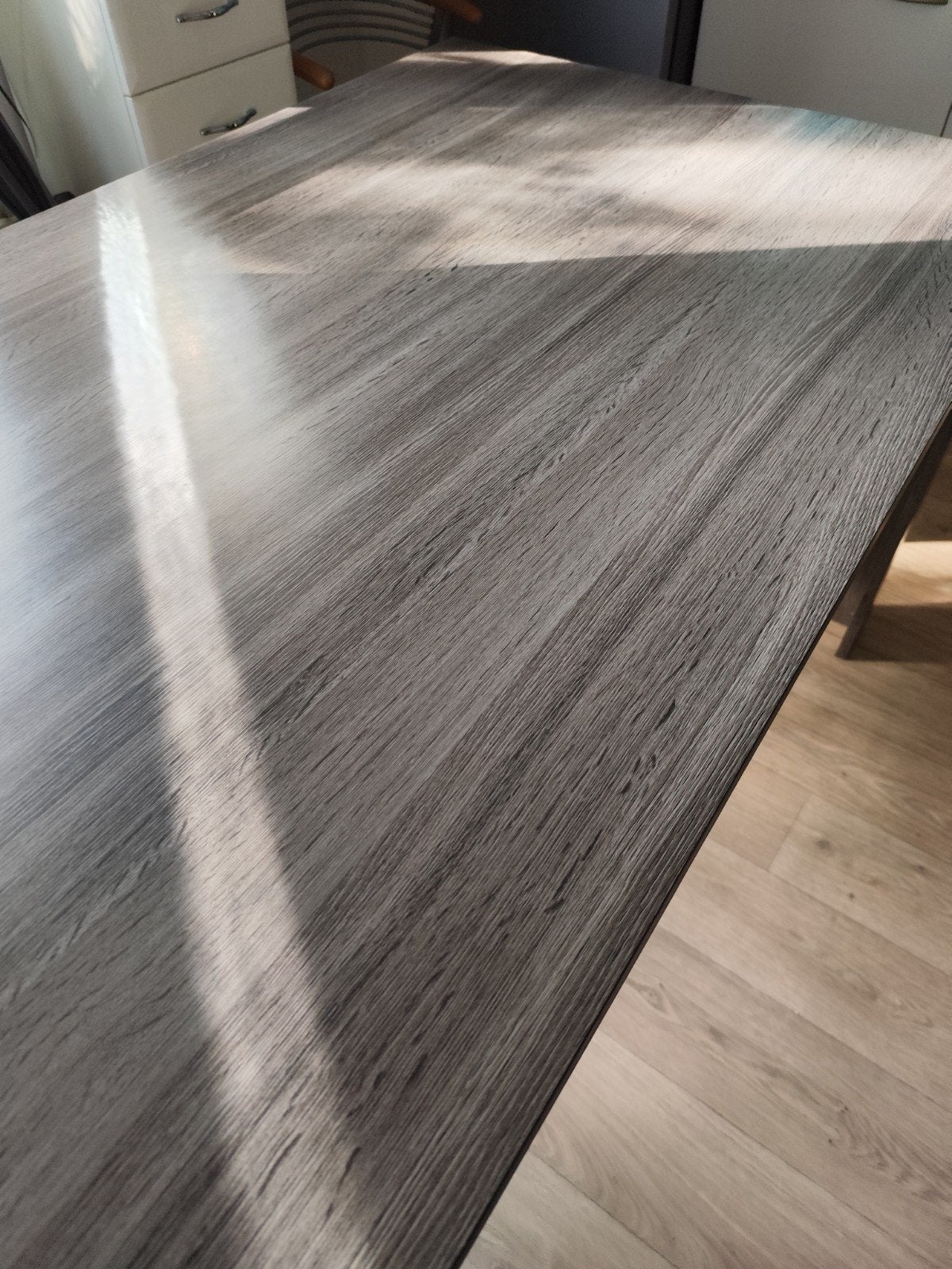Foto 10 van Uitschuifbare eettafel - Grijs houtnerf - Zo goed als nieuw