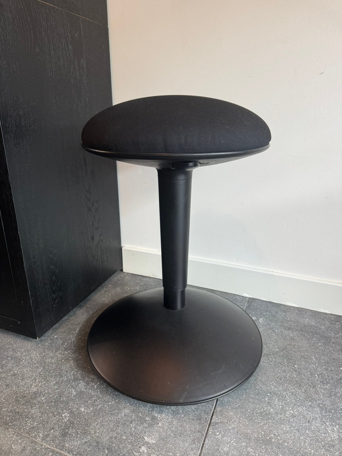 IKEA NILSERIK balanskruk / zit-stahulp – zwart, Ophalen, In hoogte verstelbaar, Gebruikt, Kunststof