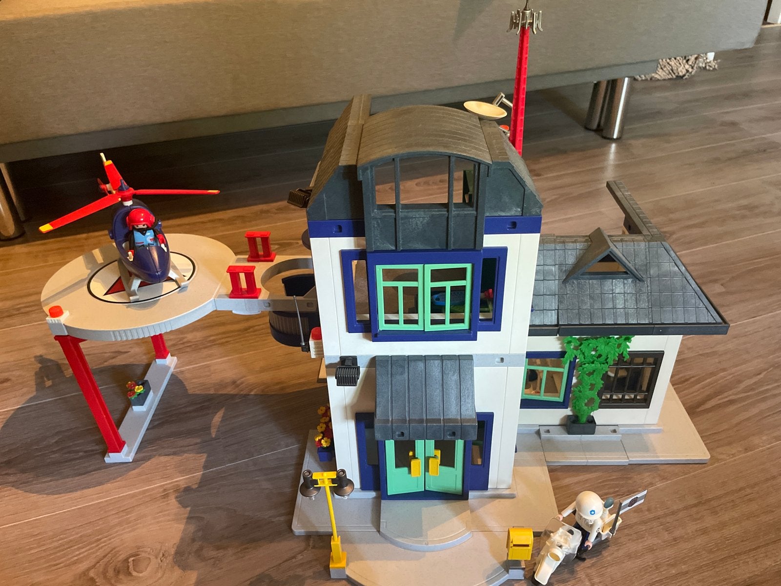 Playmobil Politiebureau met Helikopter en Figuren, Gebouw, Complete set, Ophalen of Verzenden, Zo goed als nieuw