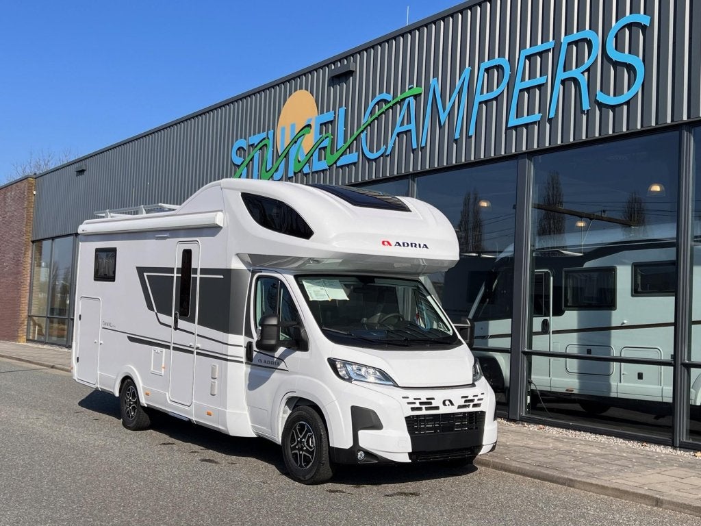 Adria Coral XL 660 SL AUTOMAAT, Caravans en Kamperen, Campers, Automaat, Alkoof, Fiat, Bedrijf