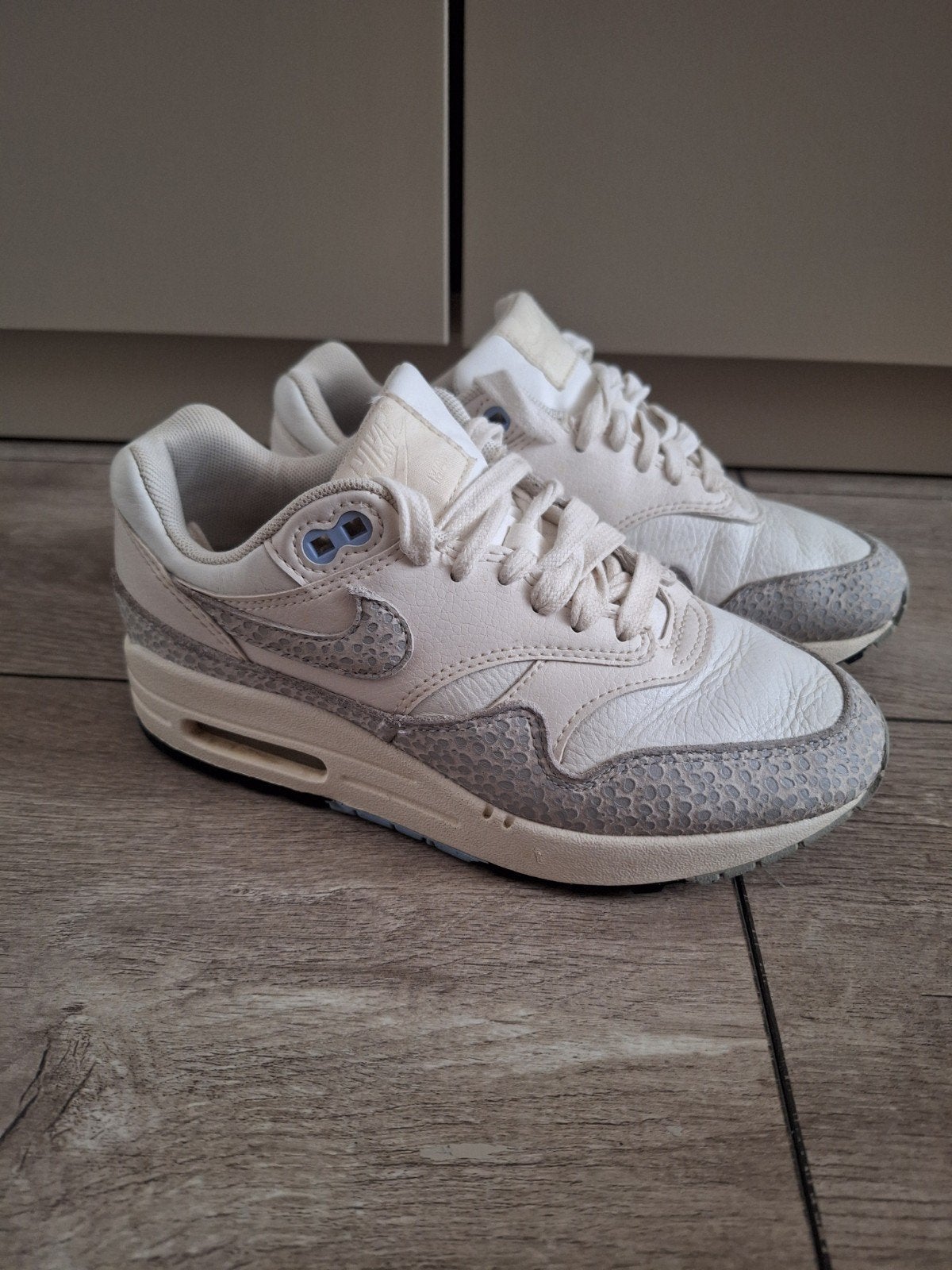 Nike Air Max 1 ’87 Safari Summit White 35.5, Kleding | Dames, Ophalen of Verzenden, Gedragen, Wit, Sneakers of Gympen