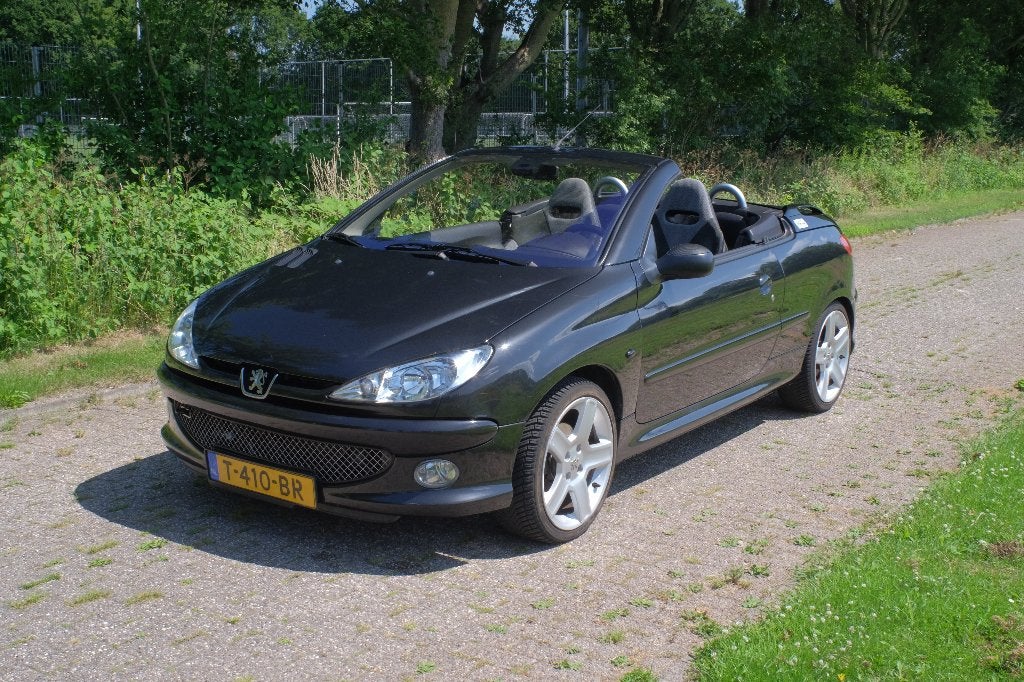 Peugeot 206 CC RC-Line 1.6 Zwart Nieuwe banden APK Bluetooth, Auto's, Peugeot, Stof, 4 cilinders, Cabriolet, 4 stoelen