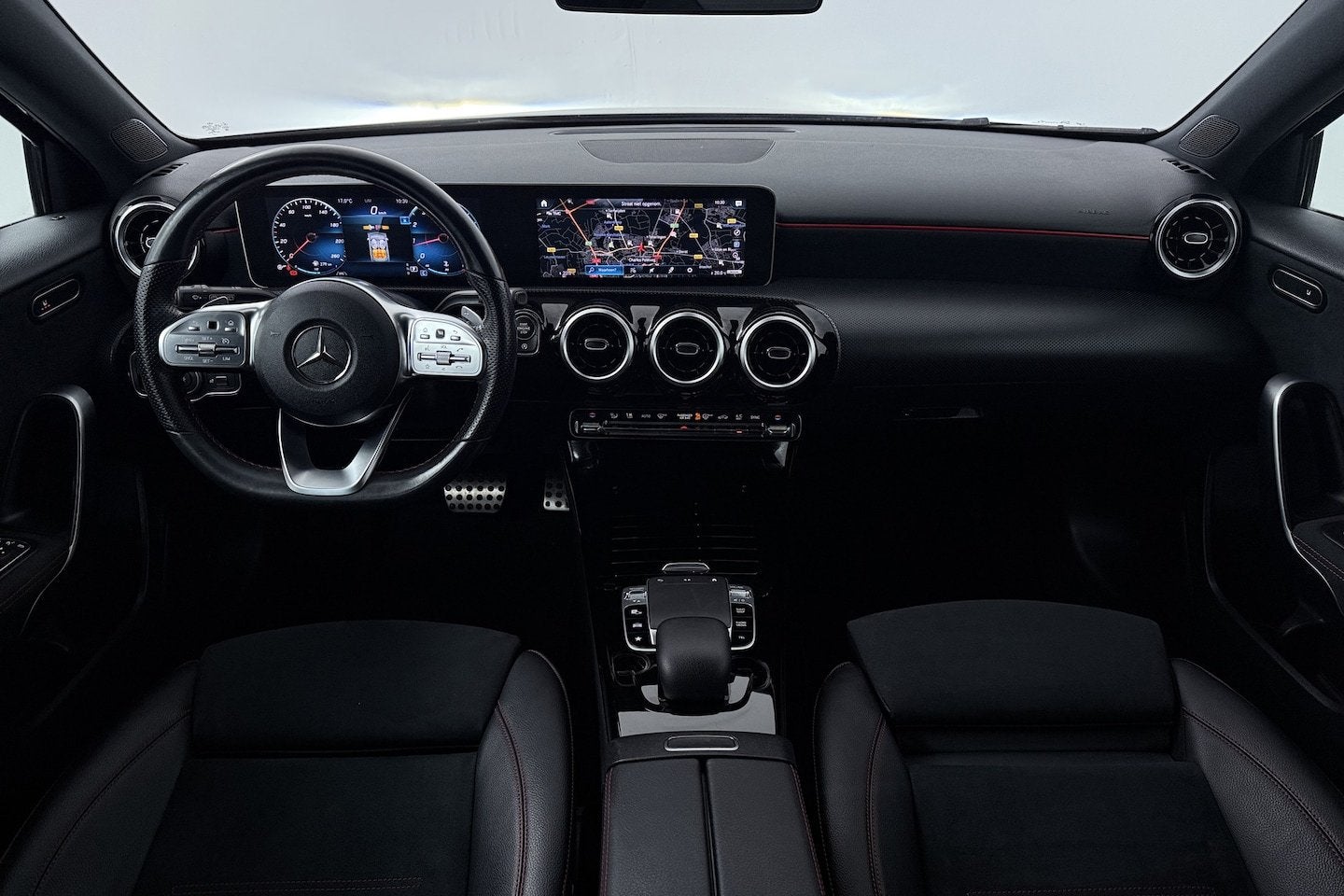 Mercedes-Benz A-Klasse 200 Business Solution AMG (NAVIGATIE,, Auto's, Gebruikt, Euro 6, 4 cilinders, Zwart