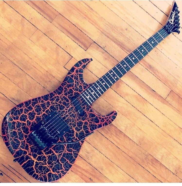 Te koop gevraagd: Charvel elektrische gitaar (crackle finish, Muziek en Instrumenten, Snaarinstrumenten | Gitaren | Elektrisch