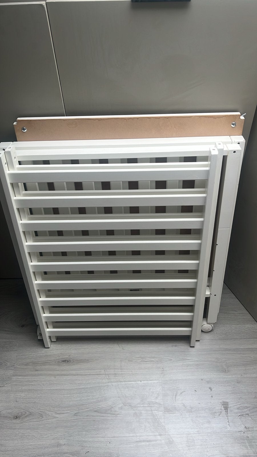Witte  box met lichte beschadiging, Kinderen en Baby's, Boxen, Ophalen, Gebruikt, Rechthoekig, Wieltjes