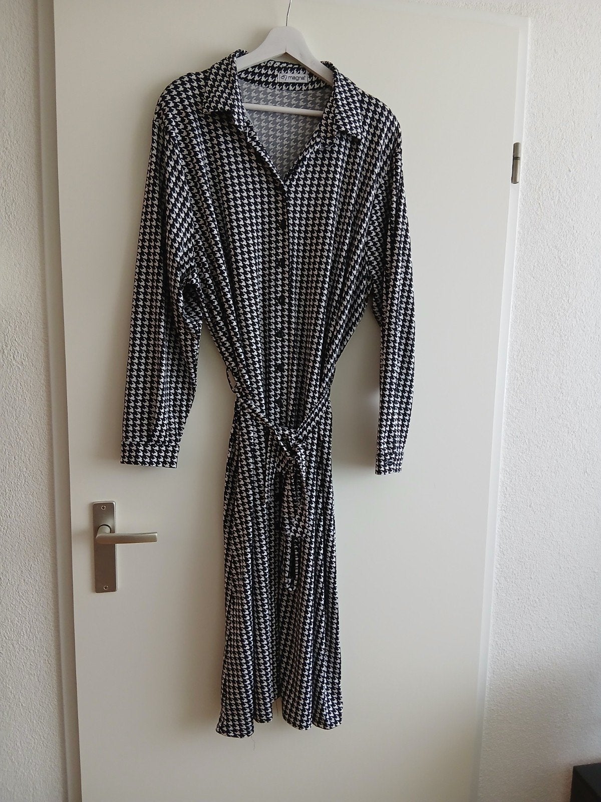 Modieuze nieuwe houndstooth jurk van MAGNA. Maat 52-54., Kleding | Dames, Verzenden, Nieuw, Magna, Jurk