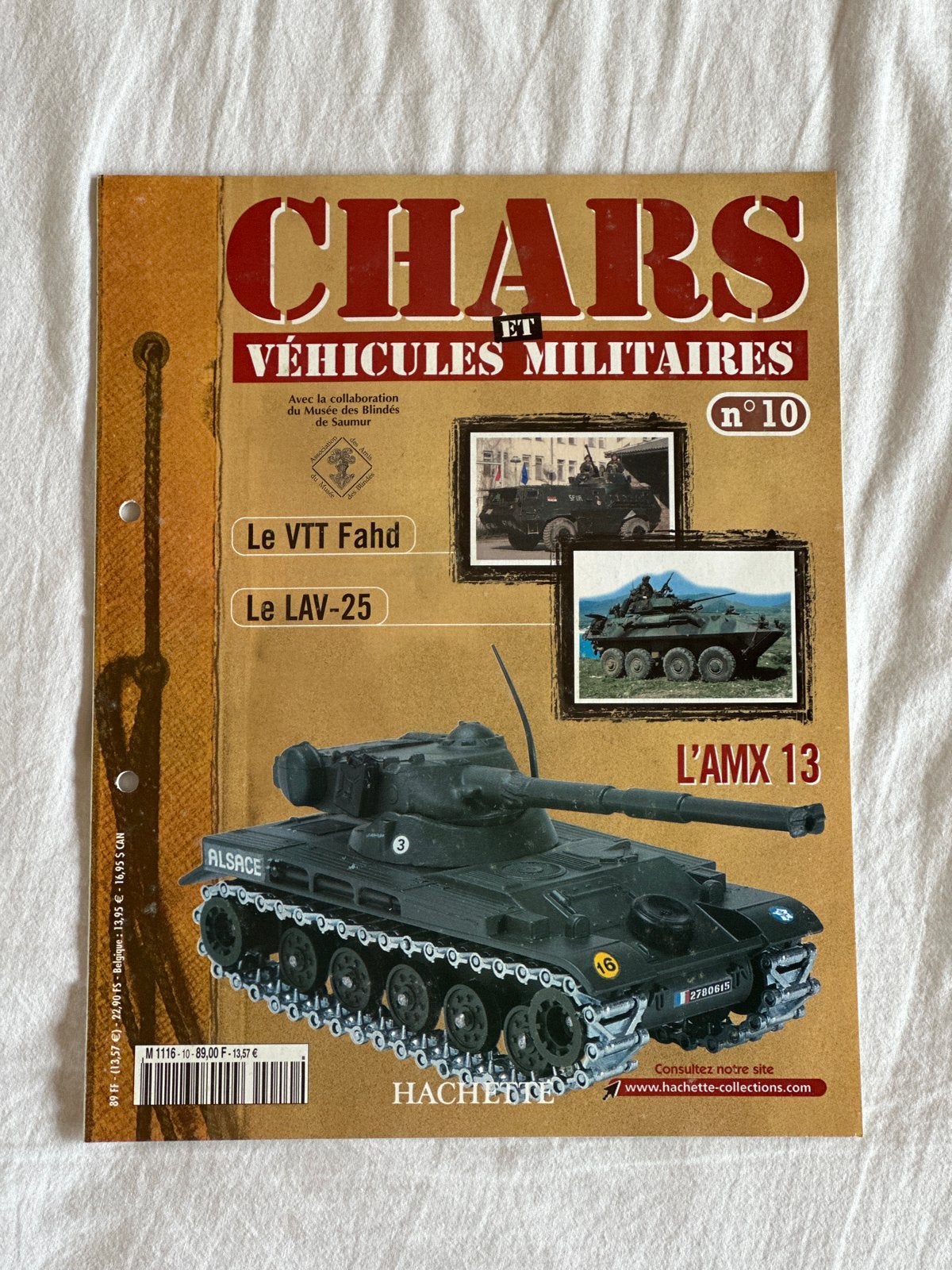 Verzamelaarsboekje Solido Miniatuur - Chars et Véhicules, Ophalen of Verzenden, Zo goed als nieuw