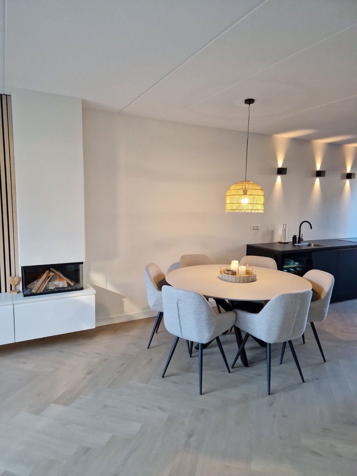 Ronde grijze / beige eettafel van 150 cm met 6 stoelen, Ophalen, Gebruikt, Metaal, Vier