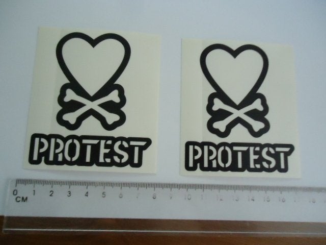 sticker PROTEST ski snowboard skateboard wintersport piraat, Verzenden, Zo goed als nieuw