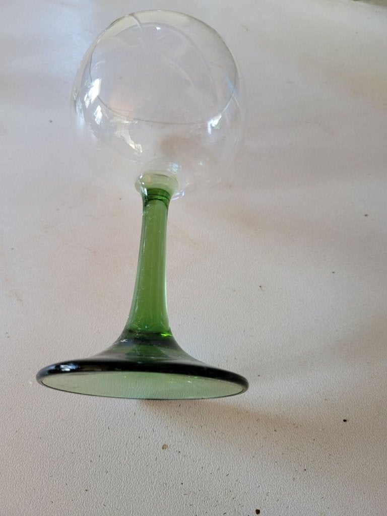 3 wijn glazen met groene voet, Glas of Glazen, Ophalen of Verzenden, Overige stijlen, Glas