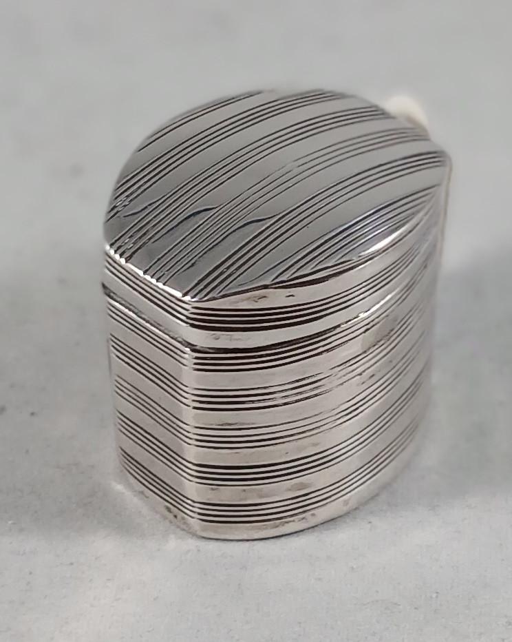 Zilveren Loderein doosje ribmotief antiek 835 zilver, Ophalen of Verzenden, Zilver