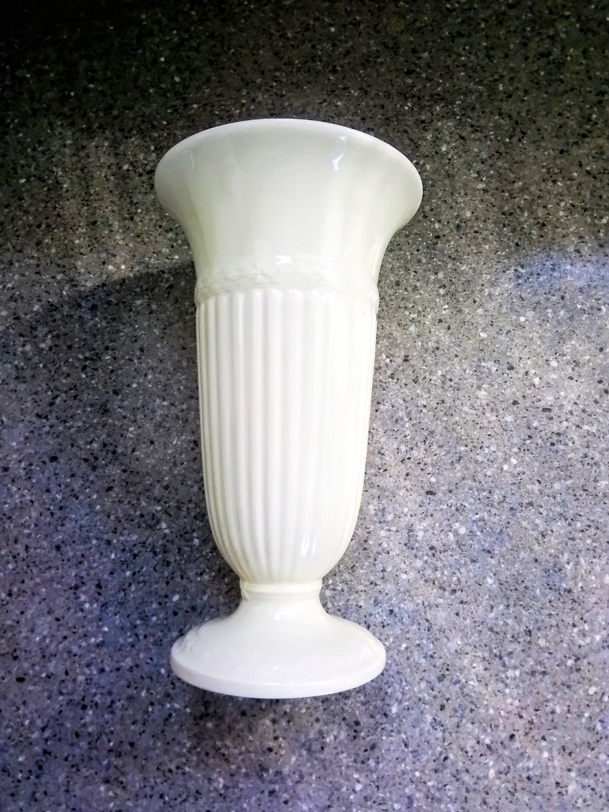 Vintage Wedgwood Edme & Barlaston Crèmekleurige Vaas, Ophalen of Verzenden, Zo goed als nieuw, Keramiek, Vintage