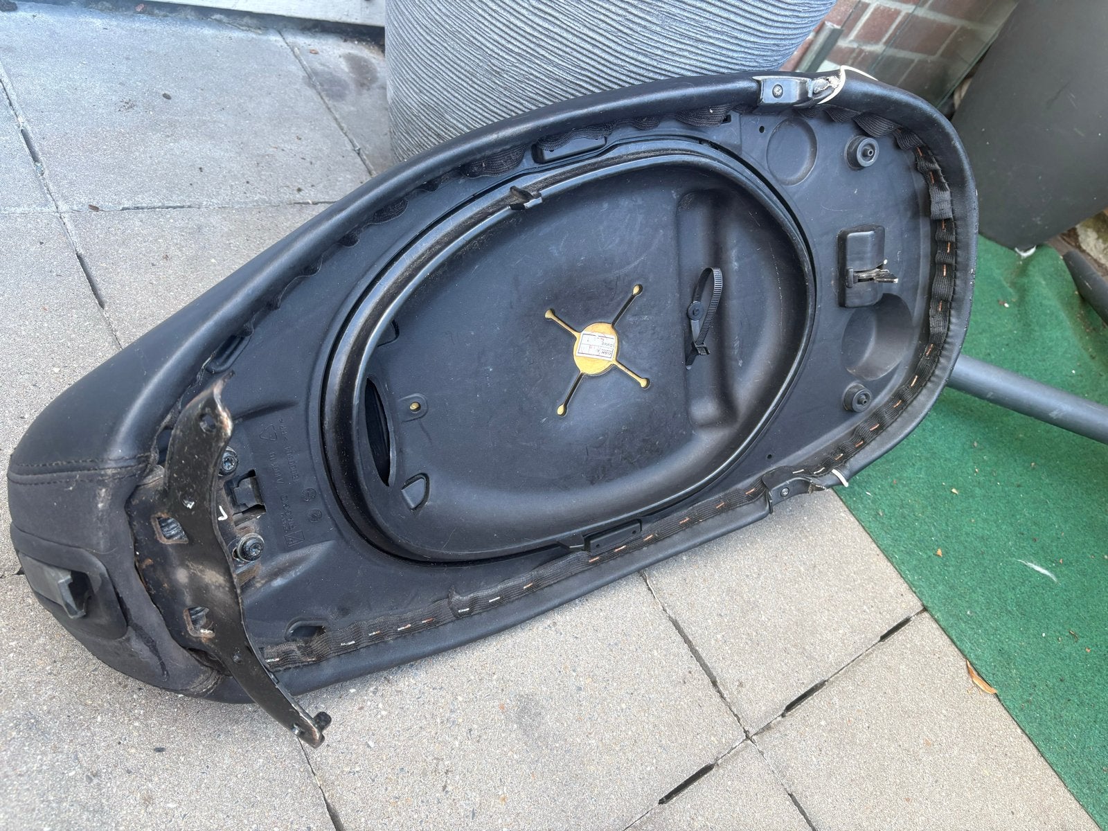 Zwarte vespa sprint zadel nog in goede staat, Ophalen of Verzenden, Gebruikt