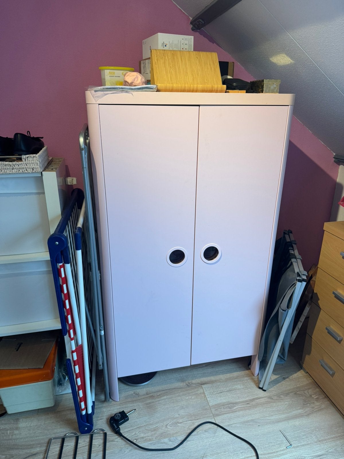 Busugne kledingkastje Ikea roze, Ophalen, Zo goed als nieuw