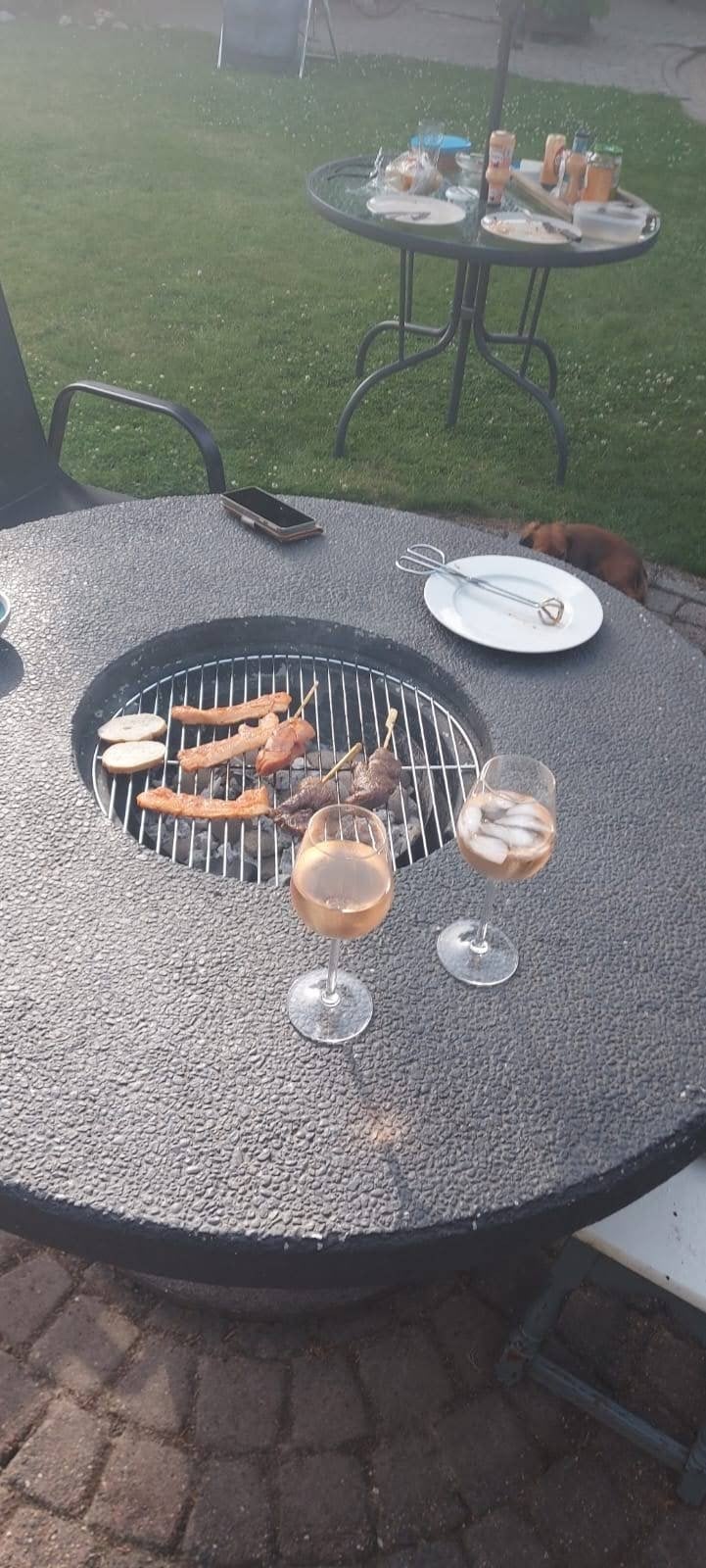 Tuintafel beton en BBQ in één !!, Ophalen, Gebruikt, Rond