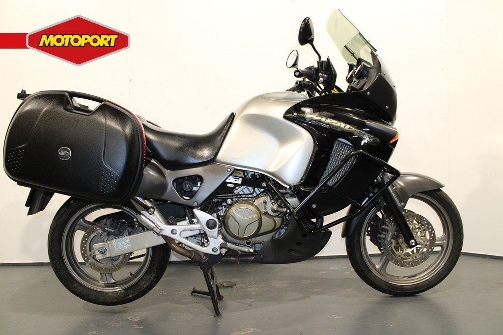 Honda XL 1000 V varadero (bj 2000), Mc.benelux@honda-eu.com, Toermotor, Doornveld 180
B-1731  Zellik, BE, Gebruikt