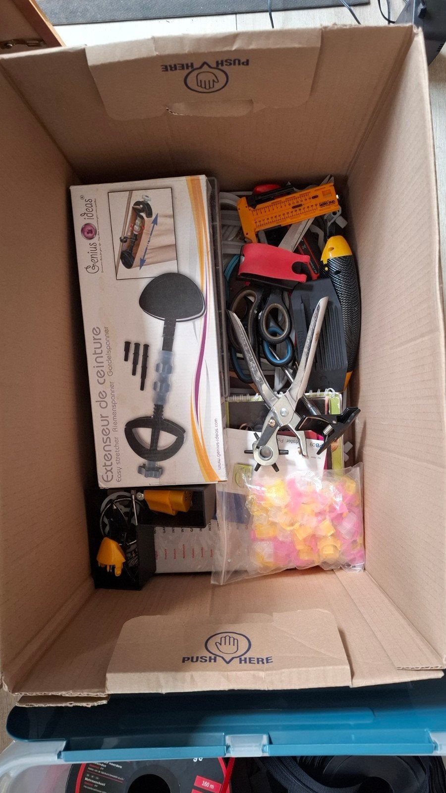 Diverse gereedschappen en riemspanner in doos, Ophalen of Verzenden, Gebruikt, Gereedschapsset, Overige merken