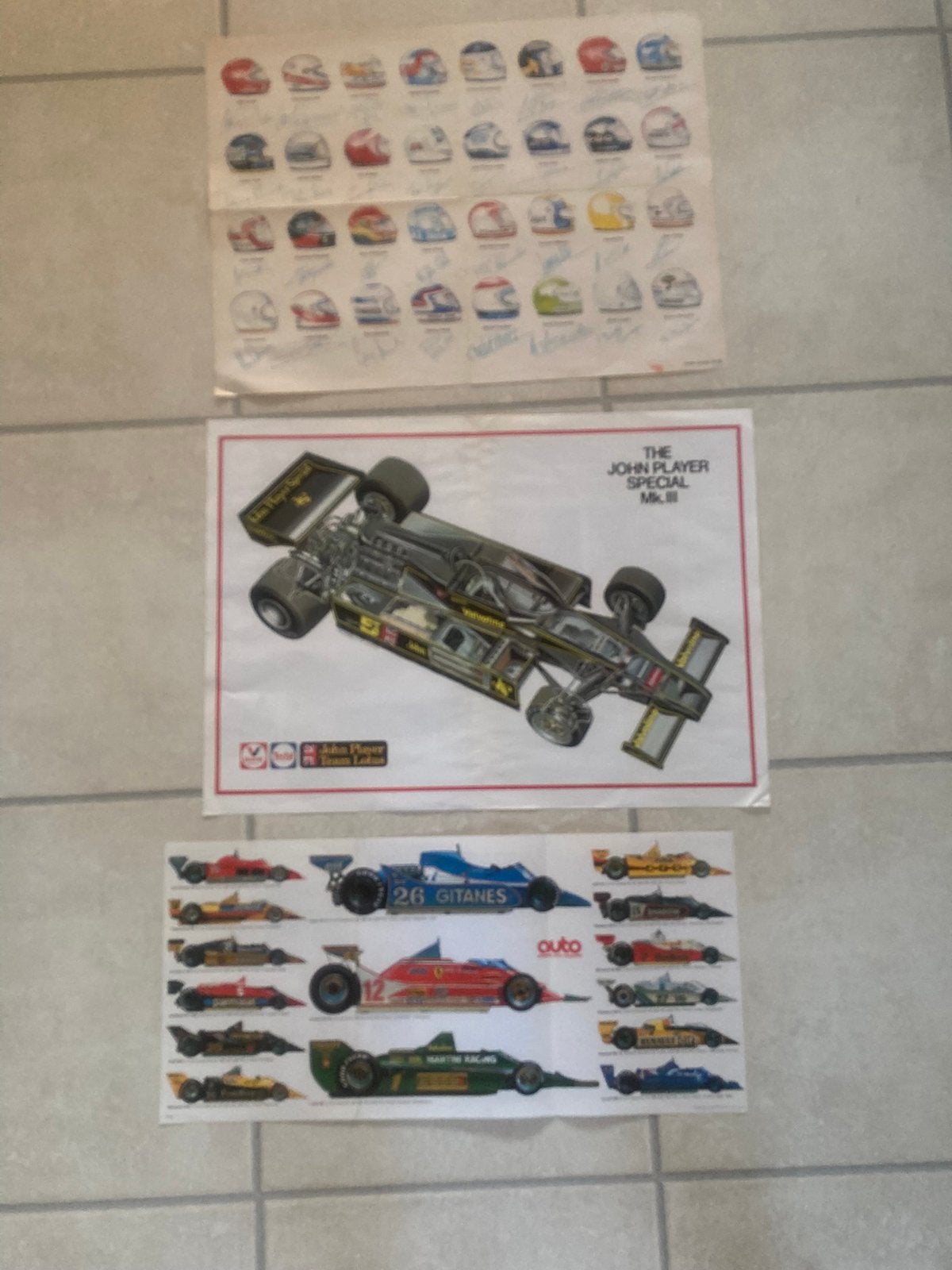 3 posters getekende F1 auto’s en helmen, Ophalen of Verzenden, Gebruikt, Formule 1