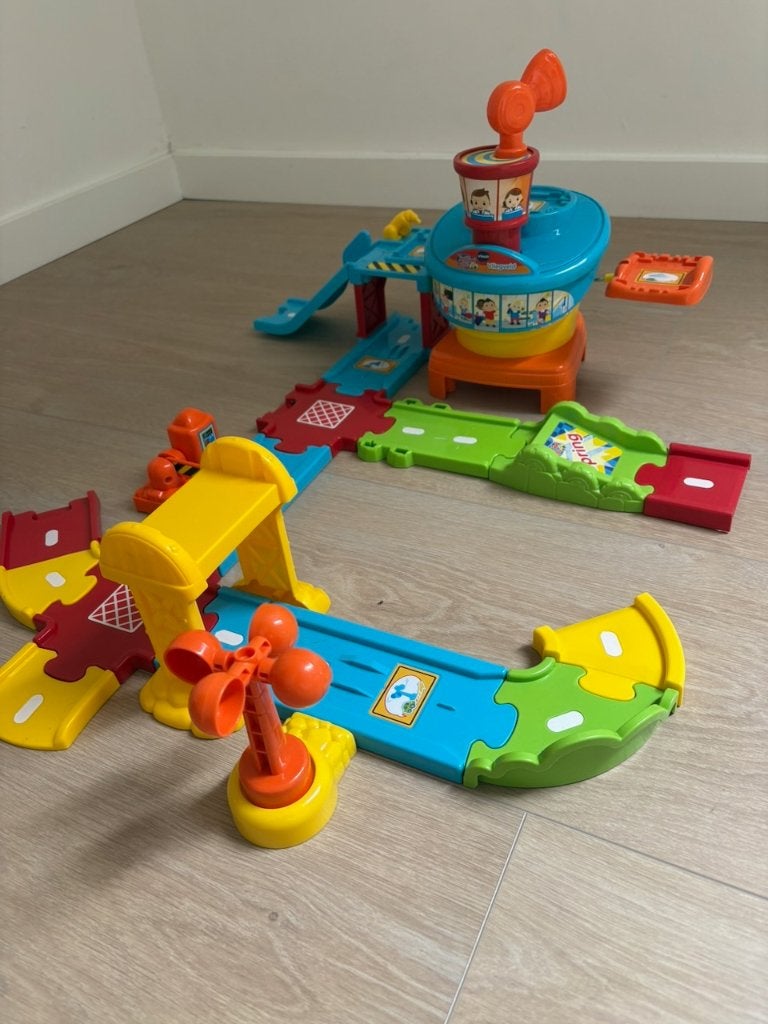 Toet Toet Auto Vliegveld - 5 Auto's, Kinderen en Baby's, Speelgoed | Vtech, Ophalen, Gebruikt, 2 tot 4 jaar