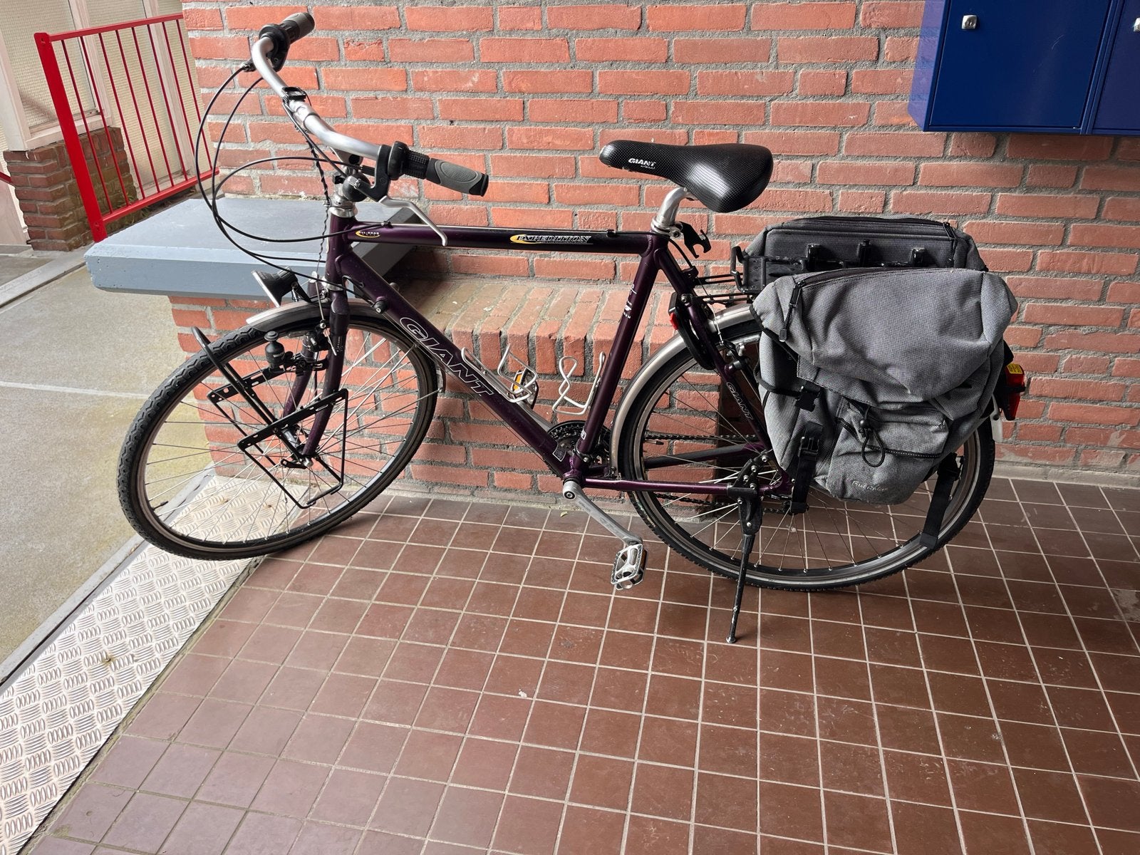 Giant Expedition fiets met fietstassen, Ophalen, Gebruikt, Velgrem, Versnellingen
