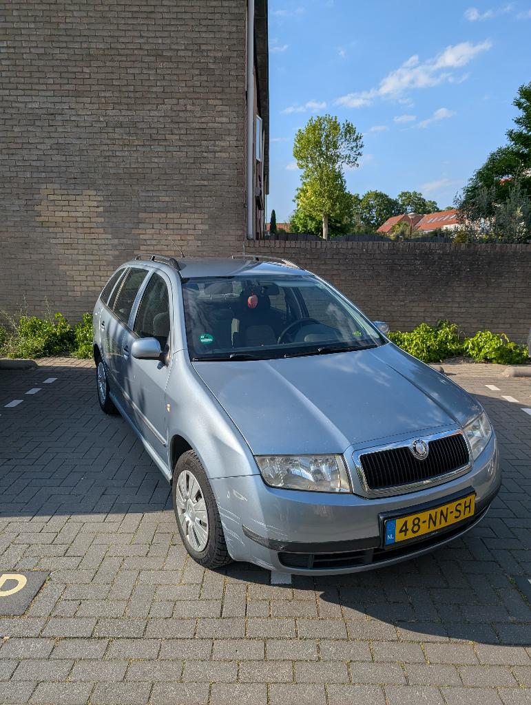 Skoda Fabia 1.2 Combi 47KW 2003 Grijs, Auto's, Voorwielaandrijving, 450 kg, 1198 cc, 49 €/maand