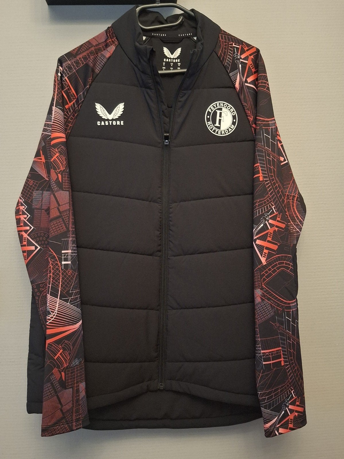 Castore Feyenoord Pufferjack Zwart Maat M, Kleding | Heren, Zwart, Nieuw, Ophalen of Verzenden, Maat 48/50 (M)