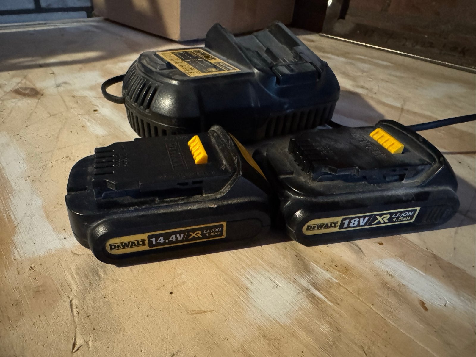 DeWalt Accu's en Oplader (14.4V & 18V), Gebruikt