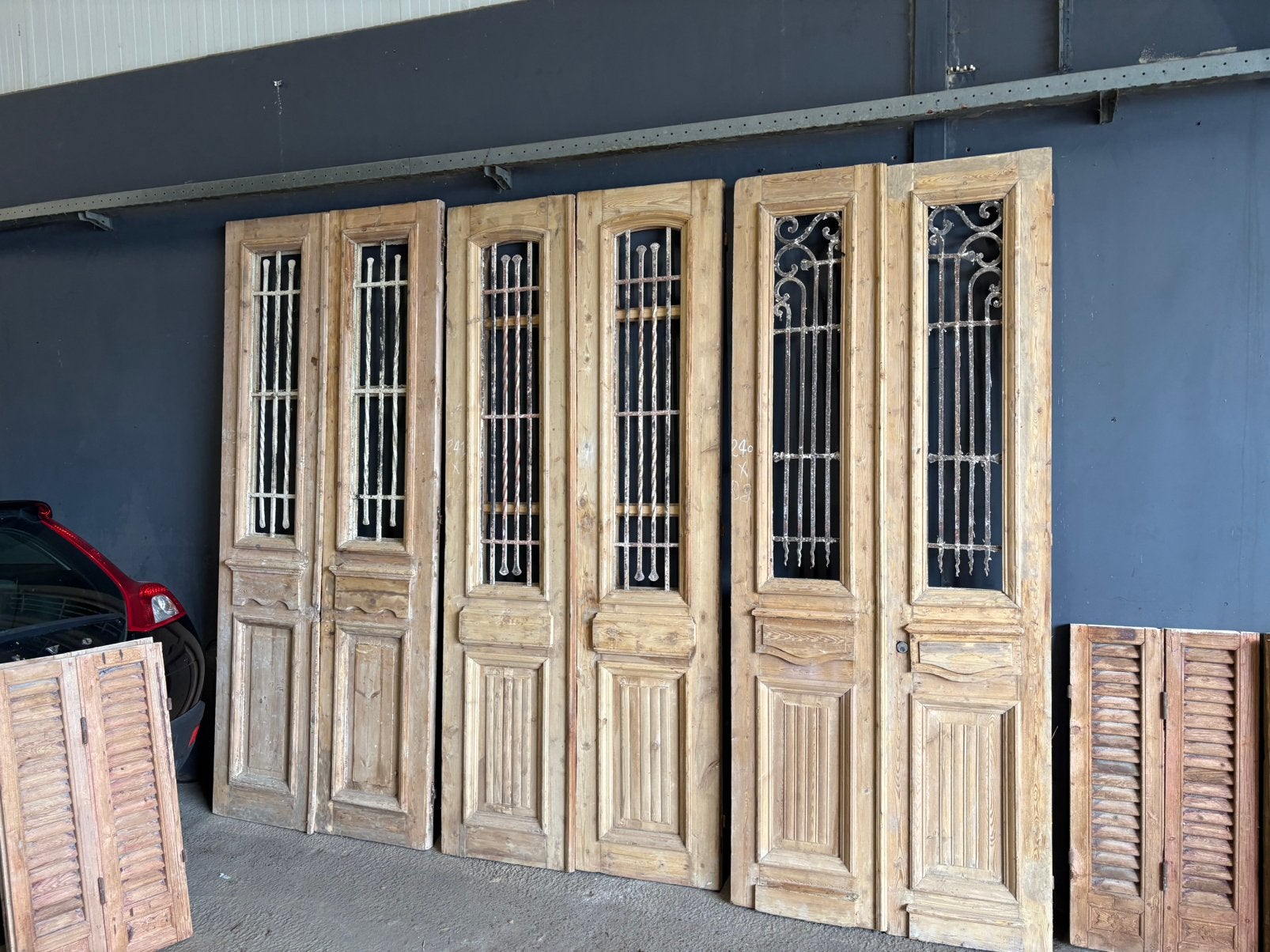 3 sets grote oude deuren met raamroosters, Ophalen, Hout, Gebruikt, T