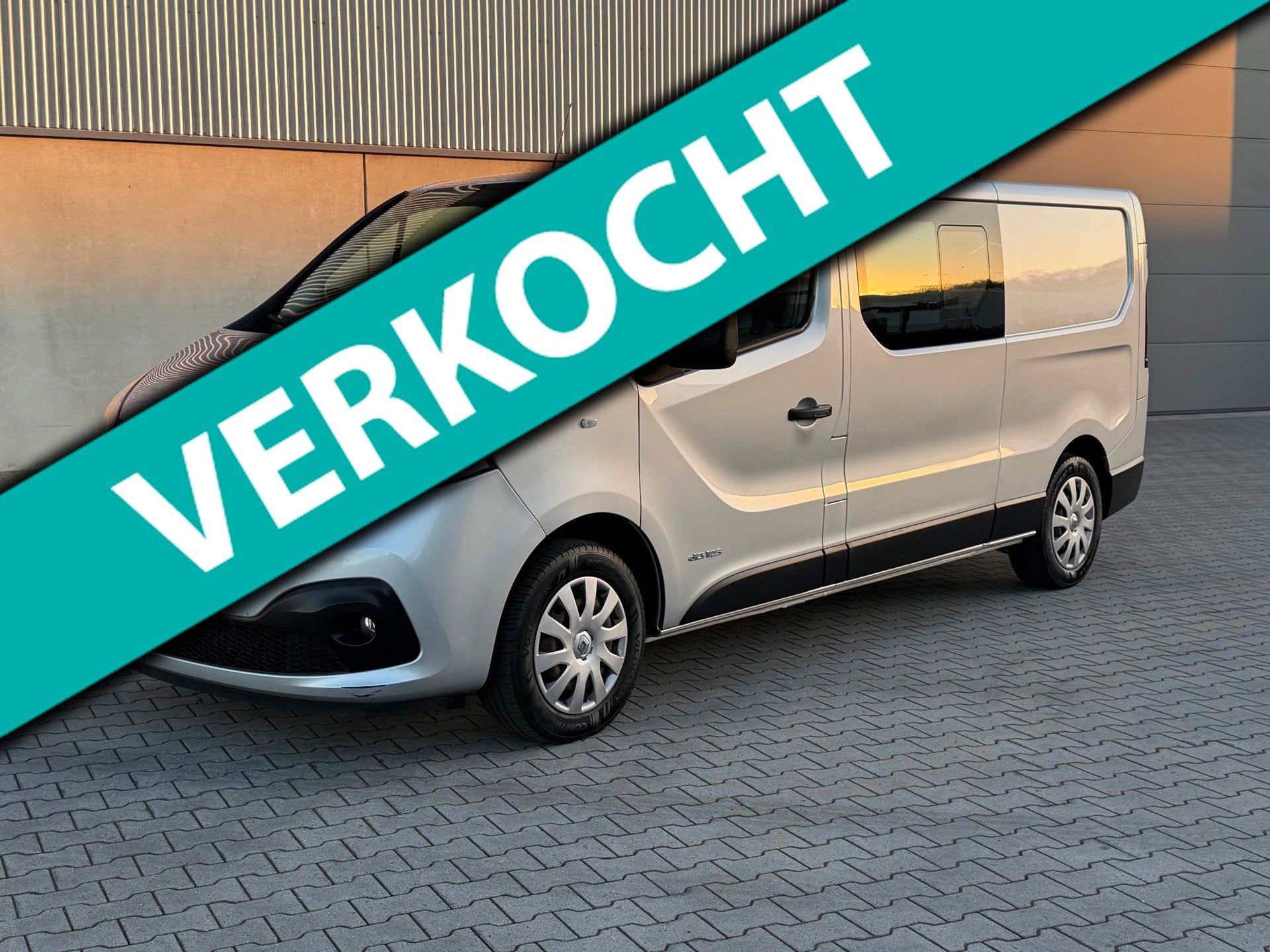 Renault Trafic 1.6 dCi T29 L2H1 DC Luxe Energy EURO6 6 PERSO, Voorwielaandrijving, Gebruikt, Renault, Bedrijf