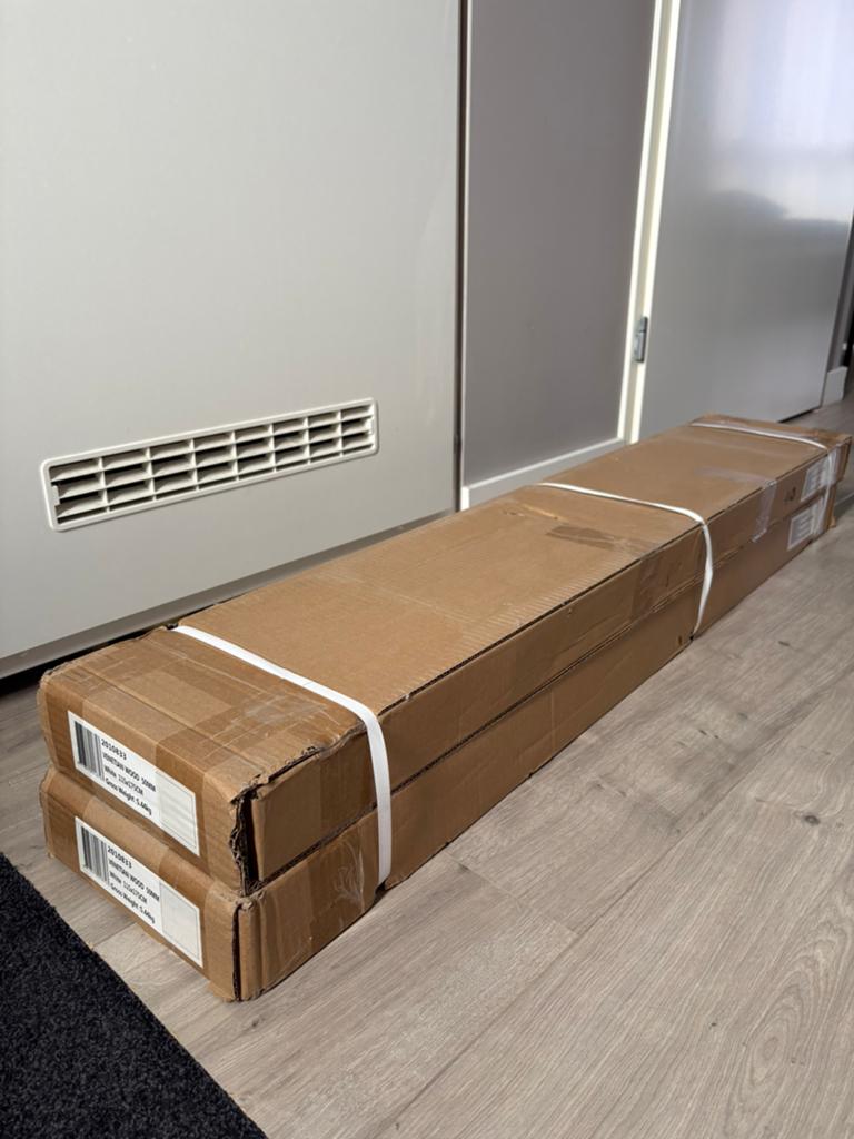 Houten witte jaloezieën 2x, Huis en Inrichting, Stoffering | Gordijnen en Lamellen, Ophalen, 100 tot 150 cm, Wit, Nieuw