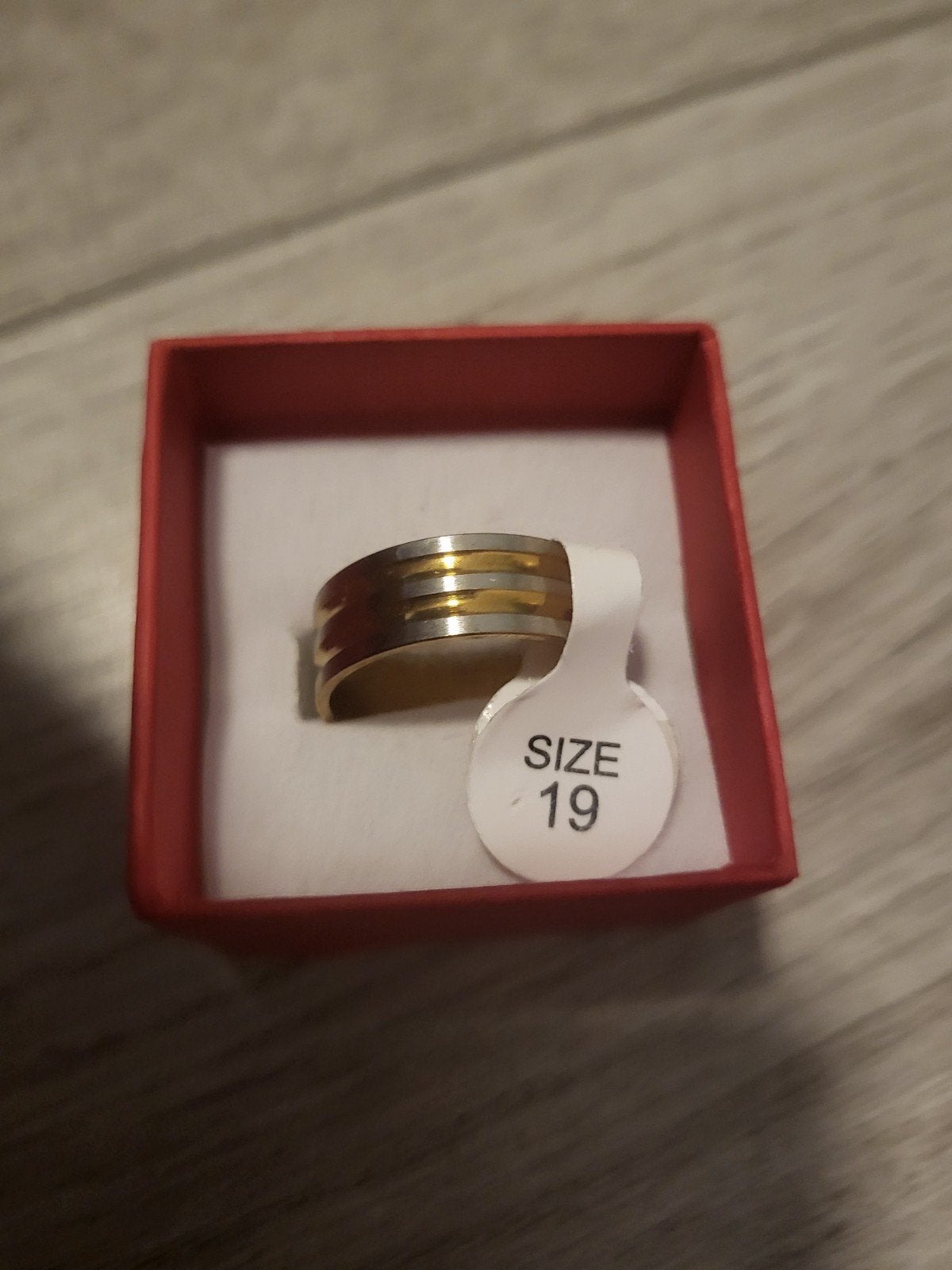 Nieuwe ring, maat 19, goud en zilverkleurig, Overige materialen, 19 tot 20, Nieuw, Ophalen of Verzenden