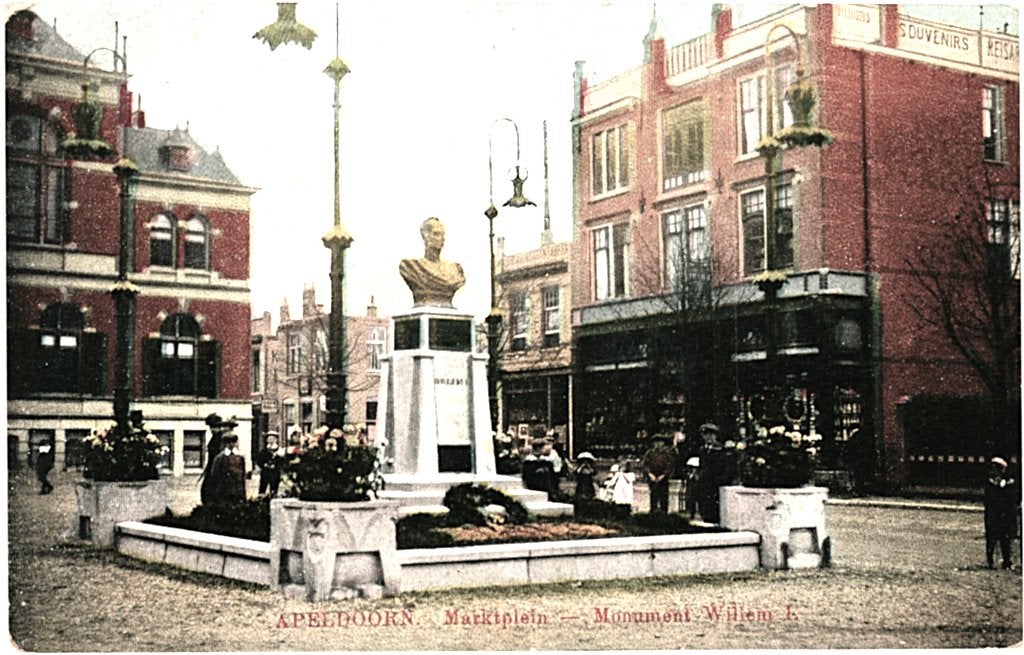 804665	Apeldoorn	Monument Willem l	1915	Gelopen met zegel, Ophalen of Verzenden, Voor 1920, Gelopen, Gelderland