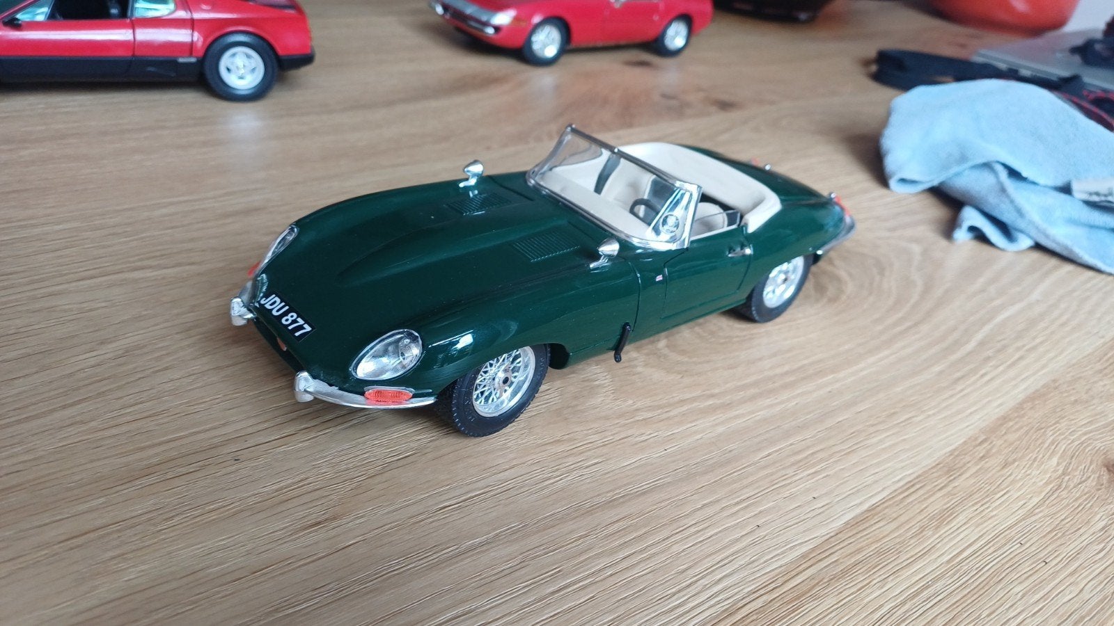 1/18 Jaguar E 1961, Hobby en Vrije tijd, Modelauto's | 1:18, Ophalen of Verzenden, Zo goed als nieuw, Auto, Bburago
