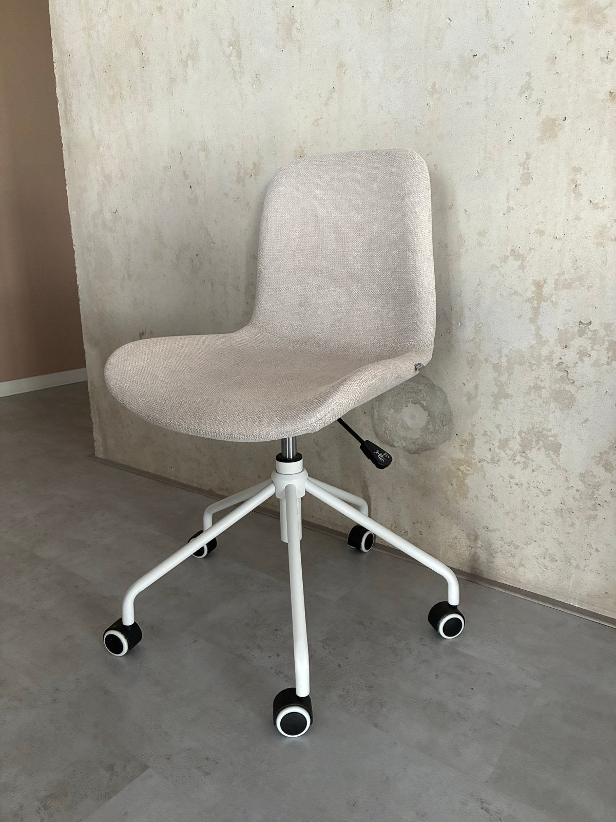 Nolon bureaustoel bouclé beige met wit onderstel, Ophalen, Zo goed als nieuw, Beige, Bureaustoel