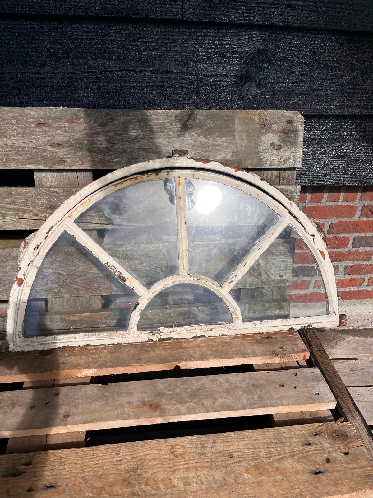 Antiek halfrond raam met roedeverdeling. Kantelbaar., Ophalen, Gevelraam of Ruit, Gebruikt, Minder dan 80 cm